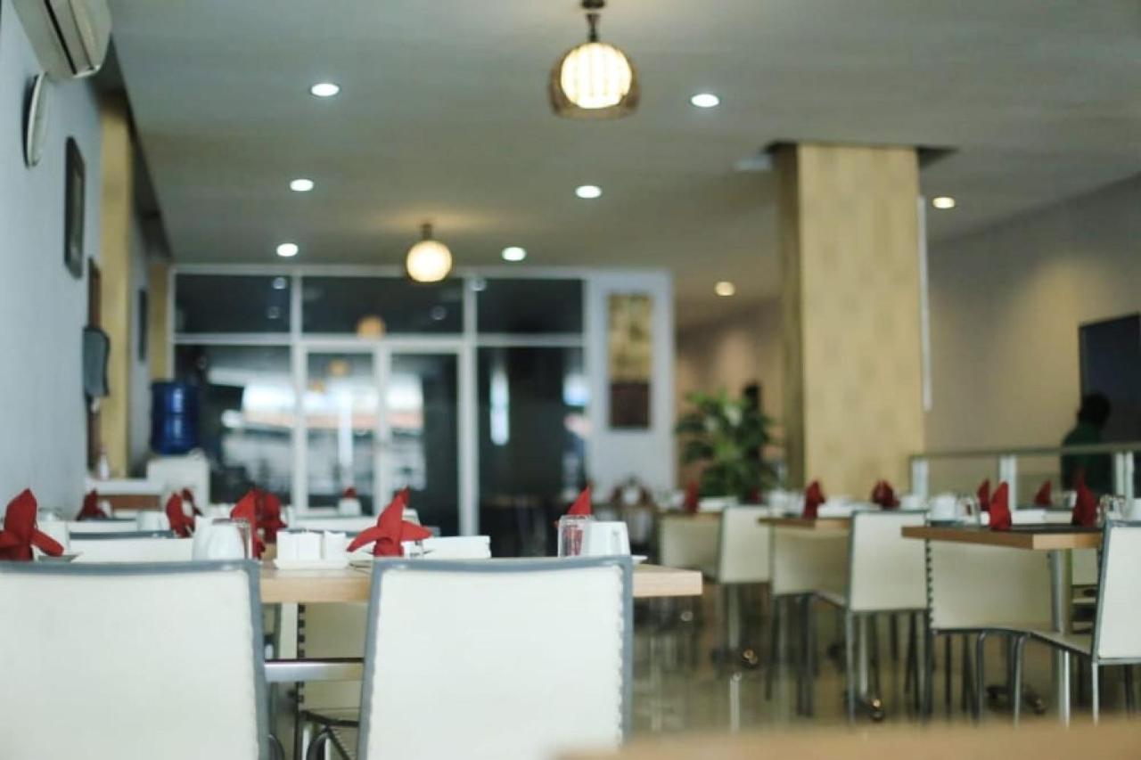 Hotel Mulia Indah Palopo Exterior foto